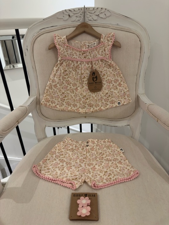 🤍 24 Mth Organic Cotton Ruffle Floral Pink & Tan Pom Pom Trim Top & Bloomer NWT - Picture 3 of 13